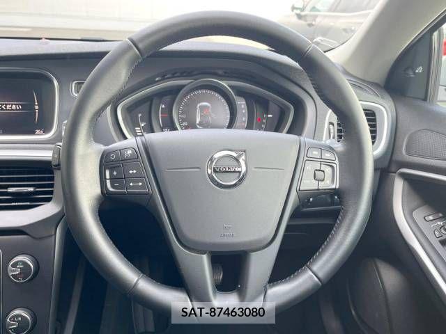 Volvo V40 2018-06 288675-10