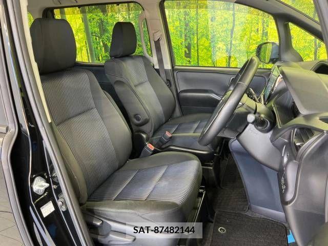 Toyota VOXY 2015-12 288950-8