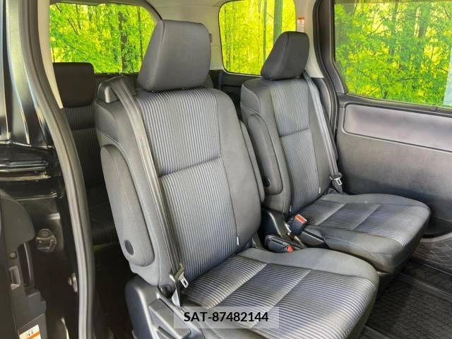 Toyota VOXY 2015-12 288950-9