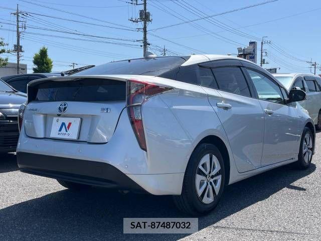 Toyota PRIUS 2017-06 382881-17
