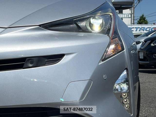 Toyota PRIUS 2017-06 382881-12
