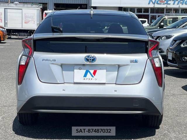 Toyota PRIUS 2017-06 382881-15