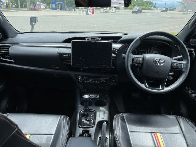 Toyota HILUX 2019-04 4856-3