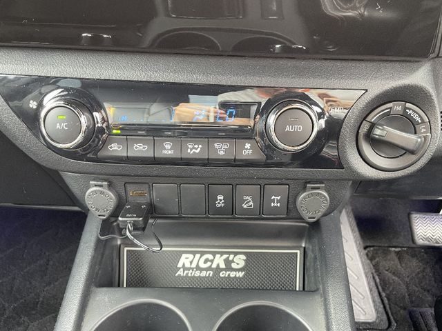 Toyota HILUX 2019-04 4856-14