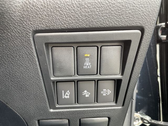 Toyota HILUX 2019-04 4856-16