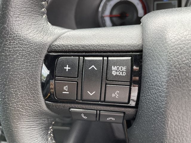Toyota HILUX 2019-04 4856-18