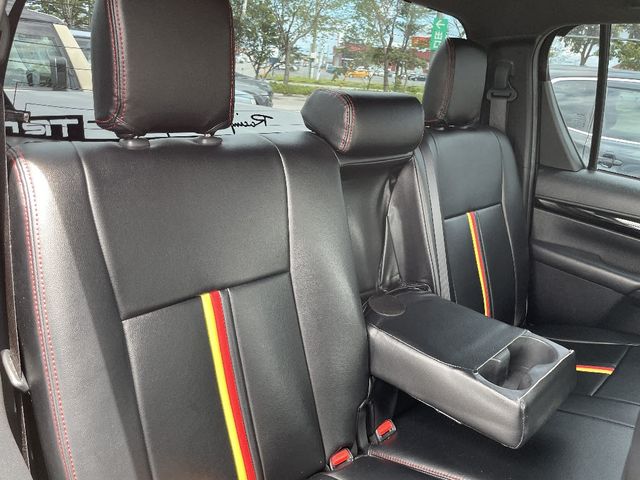 Toyota HILUX 2019-04 4856-6
