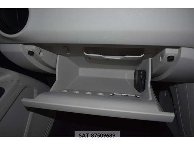VolksWagen UP! 2013-11 320242-13