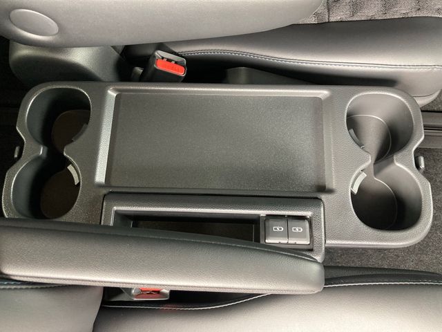 Toyota VOXY 2023-09 22416-17