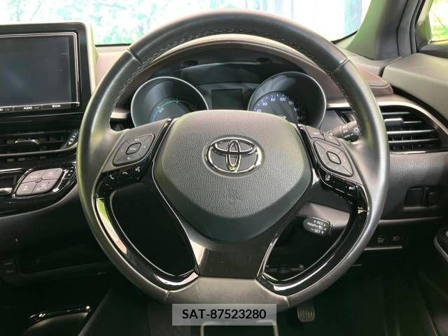 Toyota C-HR 2018-10 215467-11