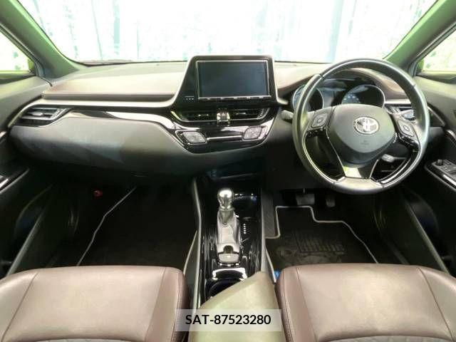 Toyota C-HR 2018-10 215467-1