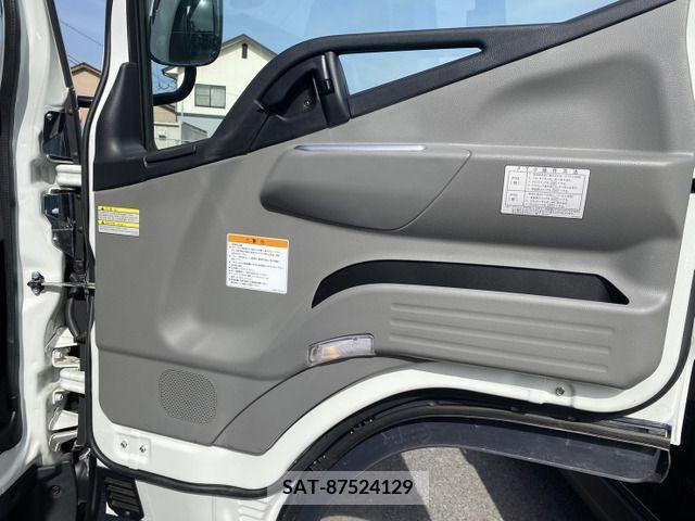 Mitsubishi CANTER 2023-11 294444-16