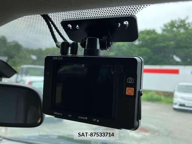 Toyota VOXY 2015-10 338478-17
