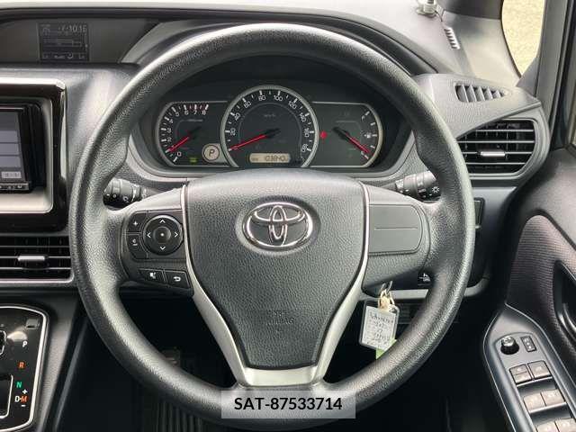Toyota VOXY 2015-10 338478-8