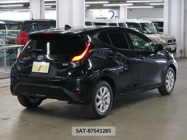 Toyota AQUA 2021-08 261254-1