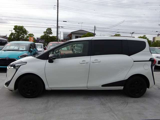 Toyota SIENTA 2021-10 181305-9