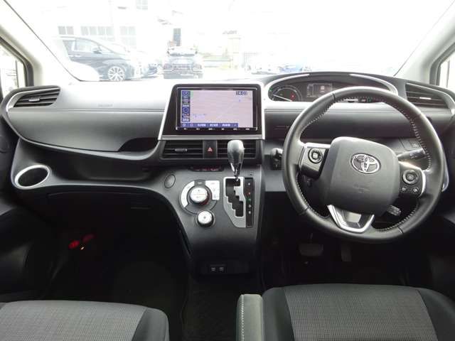 Toyota SIENTA 2021-10 181305-1