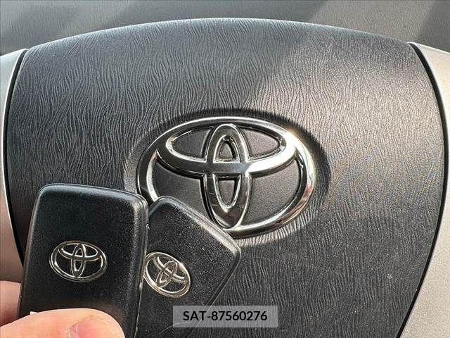 Toyota PRIUS 2014-08 282072-6