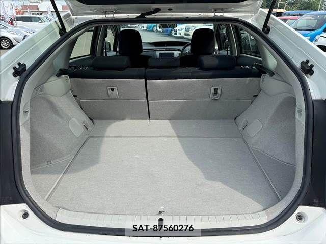 Toyota PRIUS 2014-08 282072-18