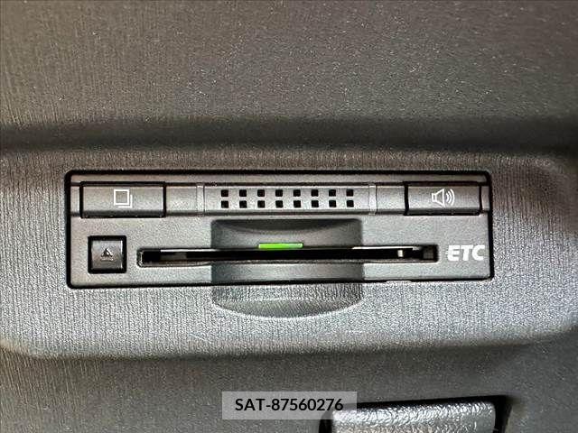 Toyota PRIUS 2014-08 282072-4