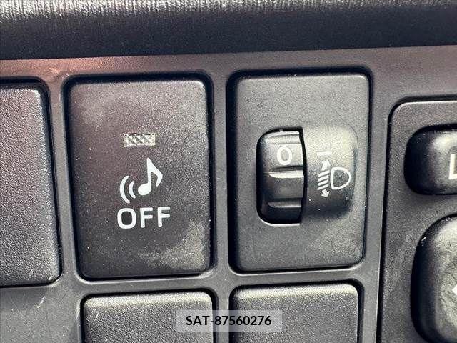Toyota PRIUS 2014-08 282072-3
