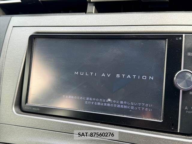 Toyota PRIUS 2014-08 282072-2