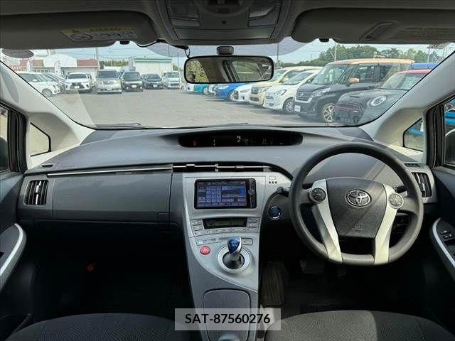 Toyota PRIUS 2014-08 282072-1