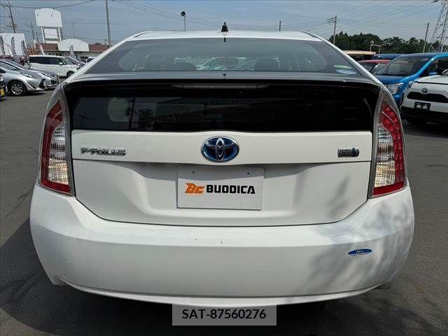 Toyota PRIUS 2014-08 282072-13