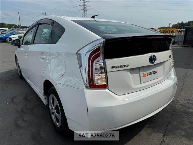 Toyota PRIUS 2014-08 282072-12