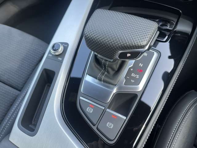Audi A4 2023-03 25075-12