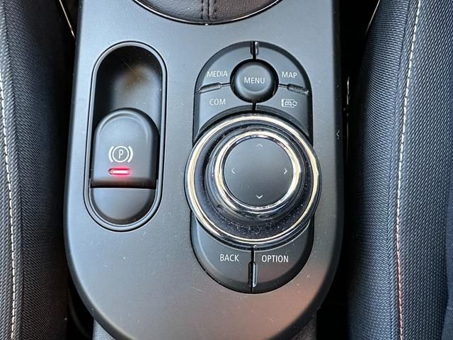 Bmw MINI 2023-06 183068-23