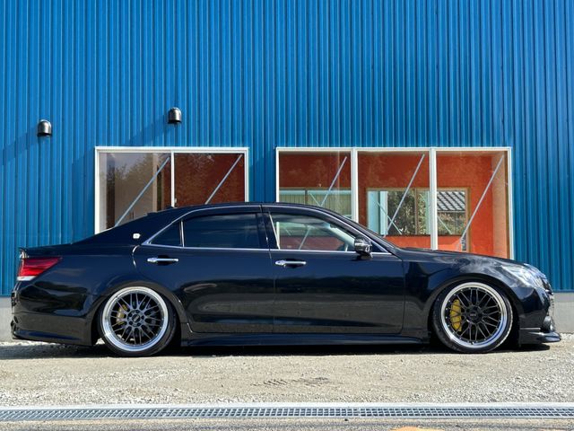 Toyota CROWN SEDAN 2014-01 193593-3