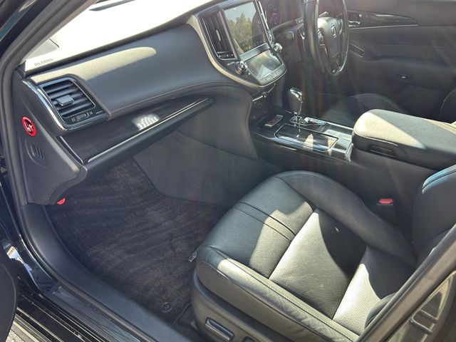 Toyota CROWN SEDAN 2014-01 193593-14