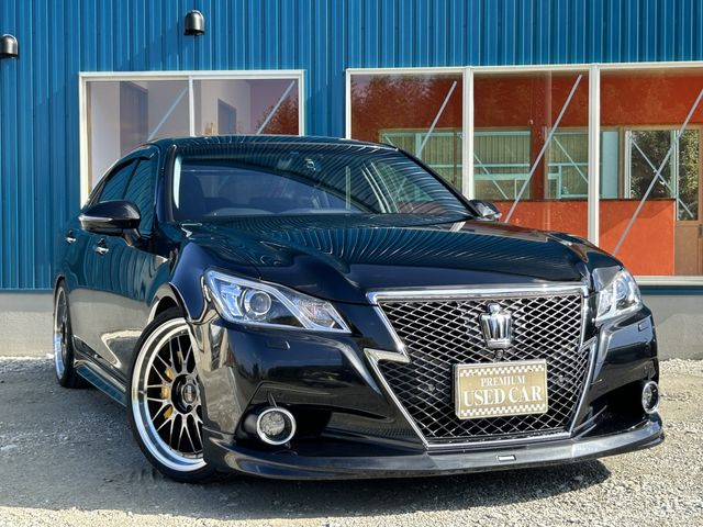 Toyota CROWN SEDAN 2014-01 193593-1