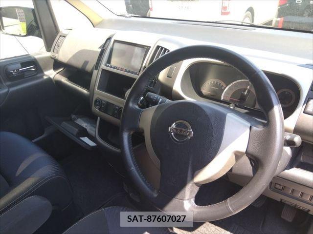Nissan SERENA 2007-05 324870-4