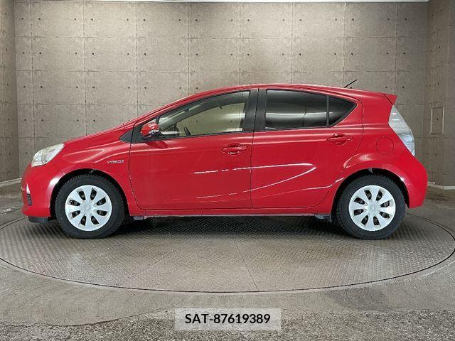 Toyota AQUA 2012-07 228657-13
