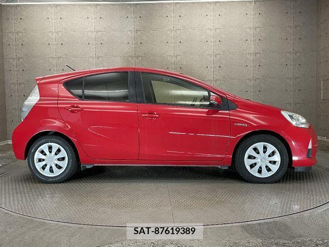 Toyota AQUA 2012-07 228657-14