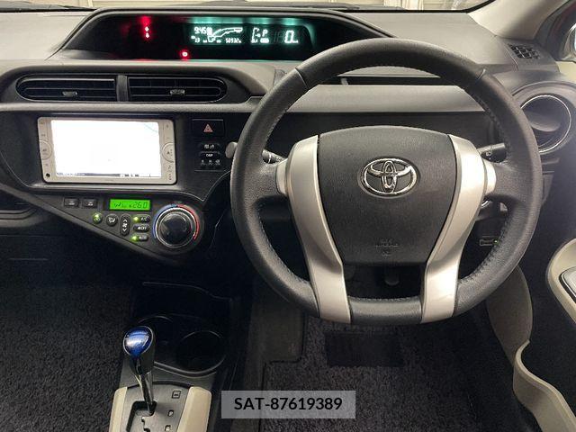 Toyota AQUA 2012-07 228657-2