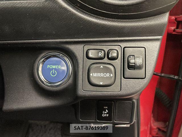 Toyota AQUA 2012-07 228657-17