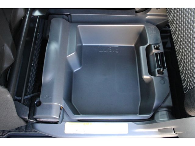 Toyota Pixis Mega 2019-05 22692-13