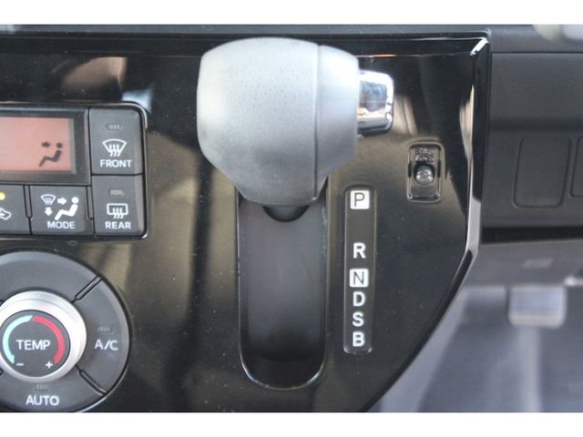 Toyota Pixis Mega 2019-05 22692-9
