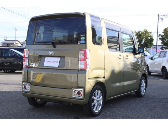 Toyota Pixis Mega 2019-05 22692-1