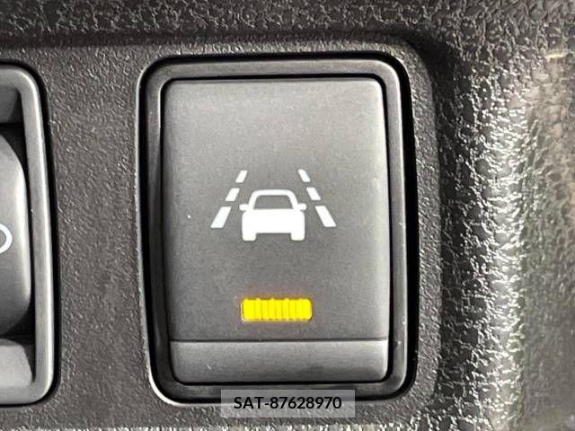 Nissan NOTE 2018-01 348419-7