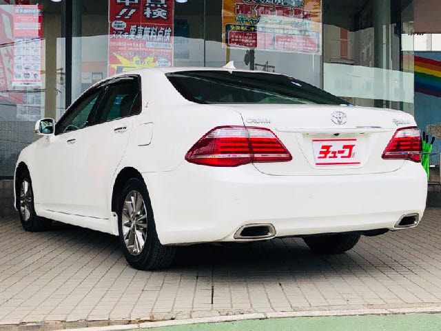 Toyota CROWN SEDAN 2010-08 4957-8