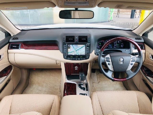 Toyota CROWN SEDAN 2010-08 4957-1