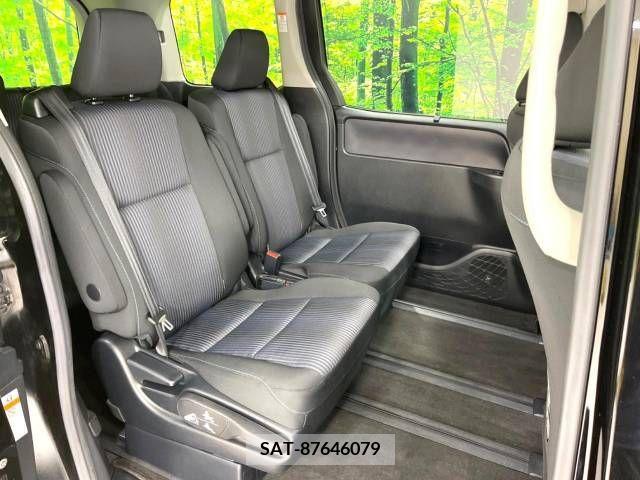 Toyota VOXY 2017-06 321512-9