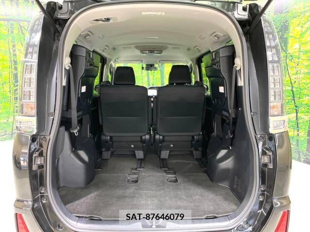 Toyota VOXY 2017-06 321512-11