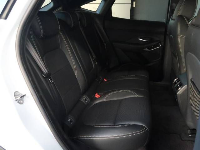 Jaguar E-PACE 2018-09 20957-17