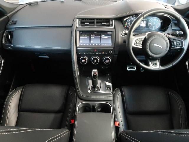 Jaguar E-PACE 2018-09 20957-1