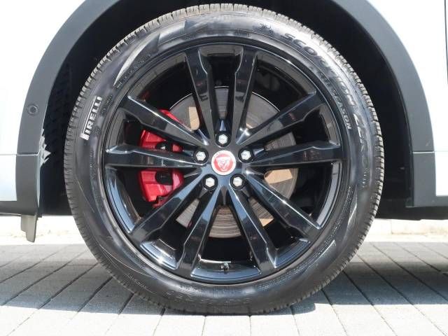 Jaguar E-PACE 2018-09 20957-15
